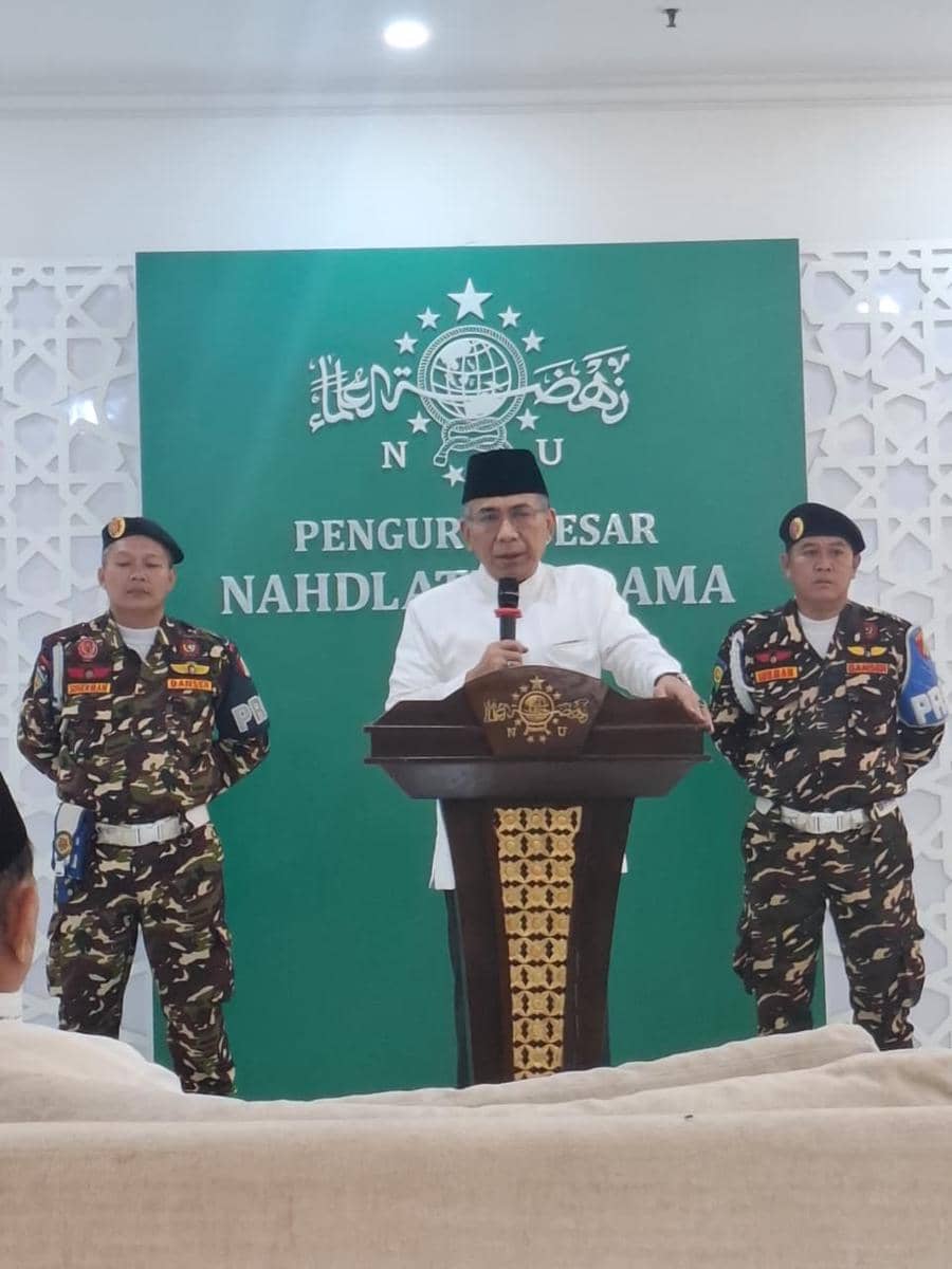 Ketua Umum Pengurus Besar Nahdlatul Ulama (PBNU), KH Yahya Cholil Staquf, melepas keberangkatan Tim Relawan NU Peduli menuju pulau Sumatra (dok. PBNU)