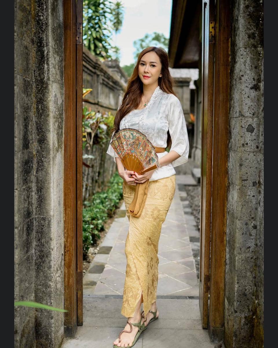 Kebaya Aura Kasih. (instagram.com/aurakasih)