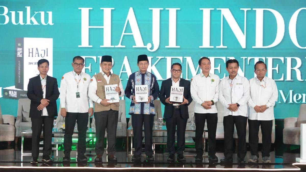 Ditjen PHU merilis buku bertajuk 'Haji Indonesia Era Kementerian Agama'. Buku ini dirilis pada Rapat Kerja Nasional (Rakernas) Kementerian Agama di Tangerang Selatan, Selasa (16/12/2025) (dok. Kemenag)