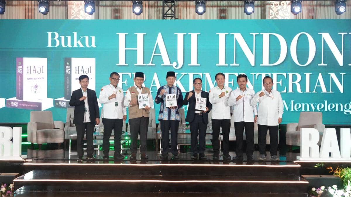 Ditjen PHU merilis buku bertajuk 'Haji Indonesia Era Kementerian Agama'. Buku ini dirilis pada Rapat Kerja Nasional (Rakernas) Kementerian Agama di Tangerang Selatan, Selasa (16/12/2025) (dok. Kemenag)