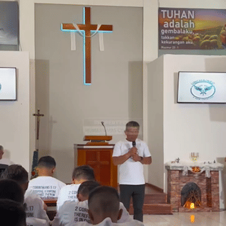 Ferdy Sambo terlihat mengikuti ibadah di lapas Cibinong