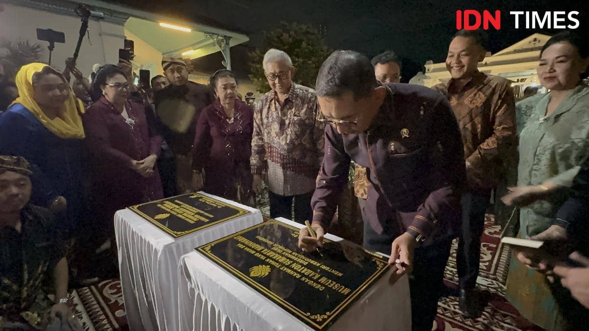 Menteri Kebudayaan Fadli Zon meresmikan Panggung Sangga Buwana di Keratan Kasunanan Surakarta. (IDN Times/Larasati Rey)