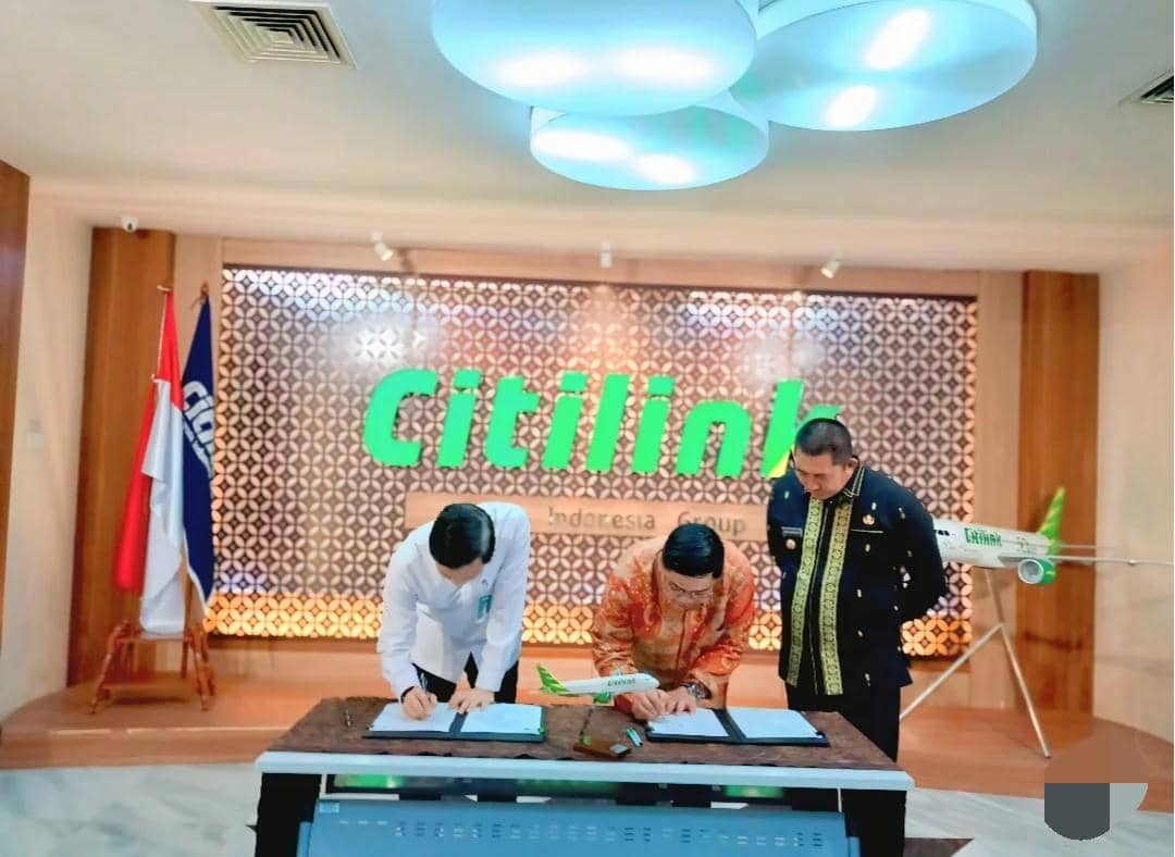Penandatanganan MoU dan Perjanjian Kerja Sama dilakukan langsung oleh Wali Kota Pagar Alam Ludi Oliansyah bersama Direktur Utama PT Citilink Indonesia Kapten Warsito Hendroseputro. (Dok. Pemkot Pagar Alam)