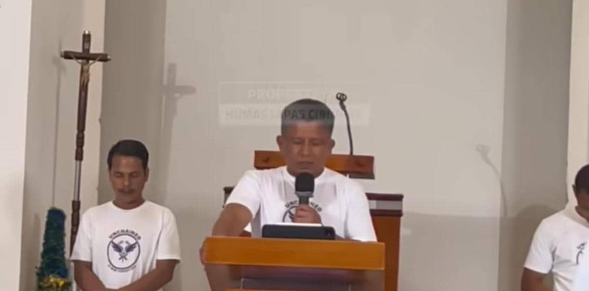 Ferdy Sambo terlihat mengikuti ibadah di lapas Cibinong