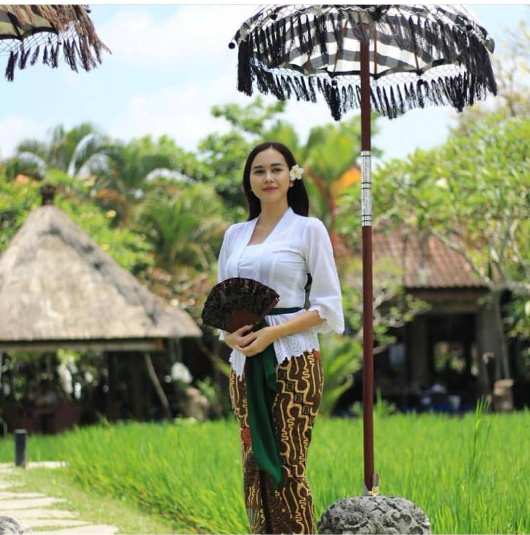 Kebaya Aura Kasih. (instagram.com/aurakasih)