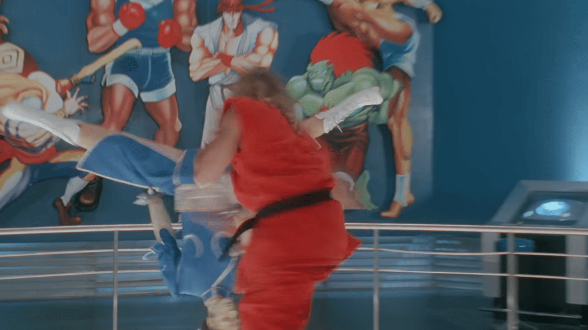 Jackie Chan Chun-Li Spinning Bird Kick. (Dok. Golden Harvest/City Hunter 1993)