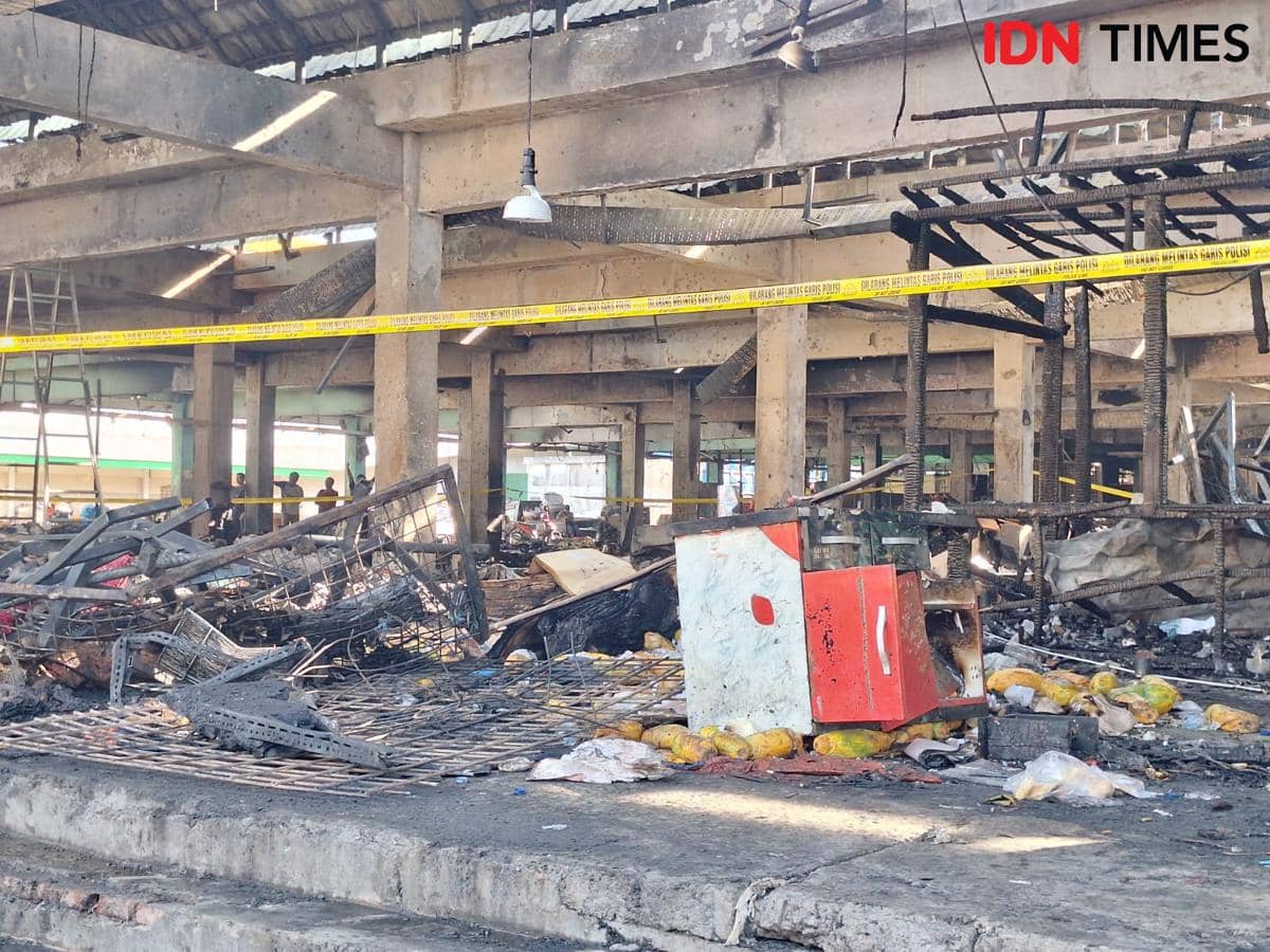 Gubernur DKI Jakarta Pramono Anung meninjau Pasar Induk Kramatjati