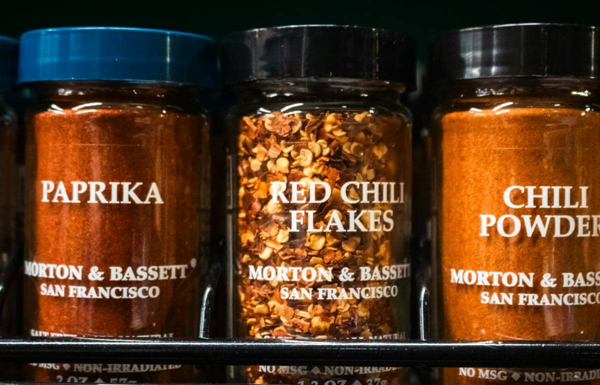 ilustrasi label pada wadah bumbu dapur