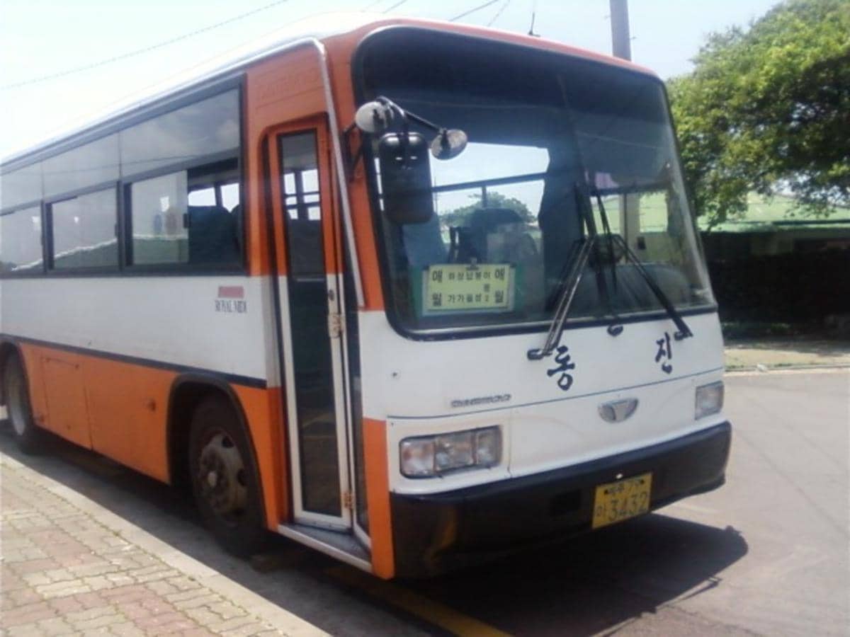 ilustrasi bus di Pulau Jeju
