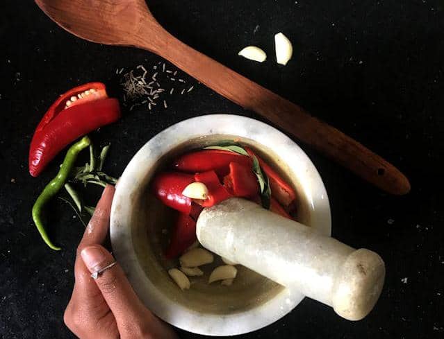 ilustrasi proses memasak sambal oren thailand