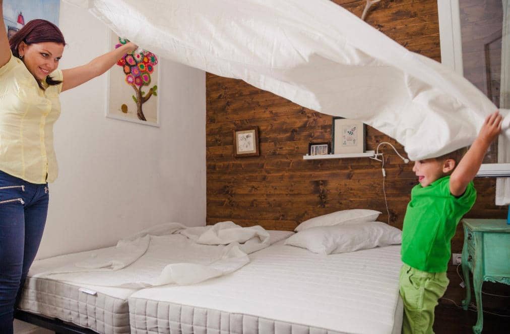 ilustrasi mengganti seprai