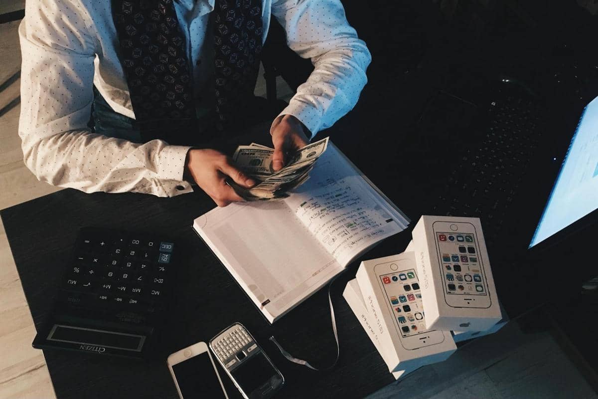 ilustrasi mencari keuntungan 