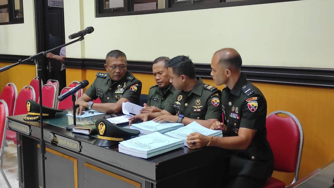 Penasihat hukum terdakwa penganiaya Prada Lucky dalam sidang pleidoi. (IDN Times/Putra Bali Mula)