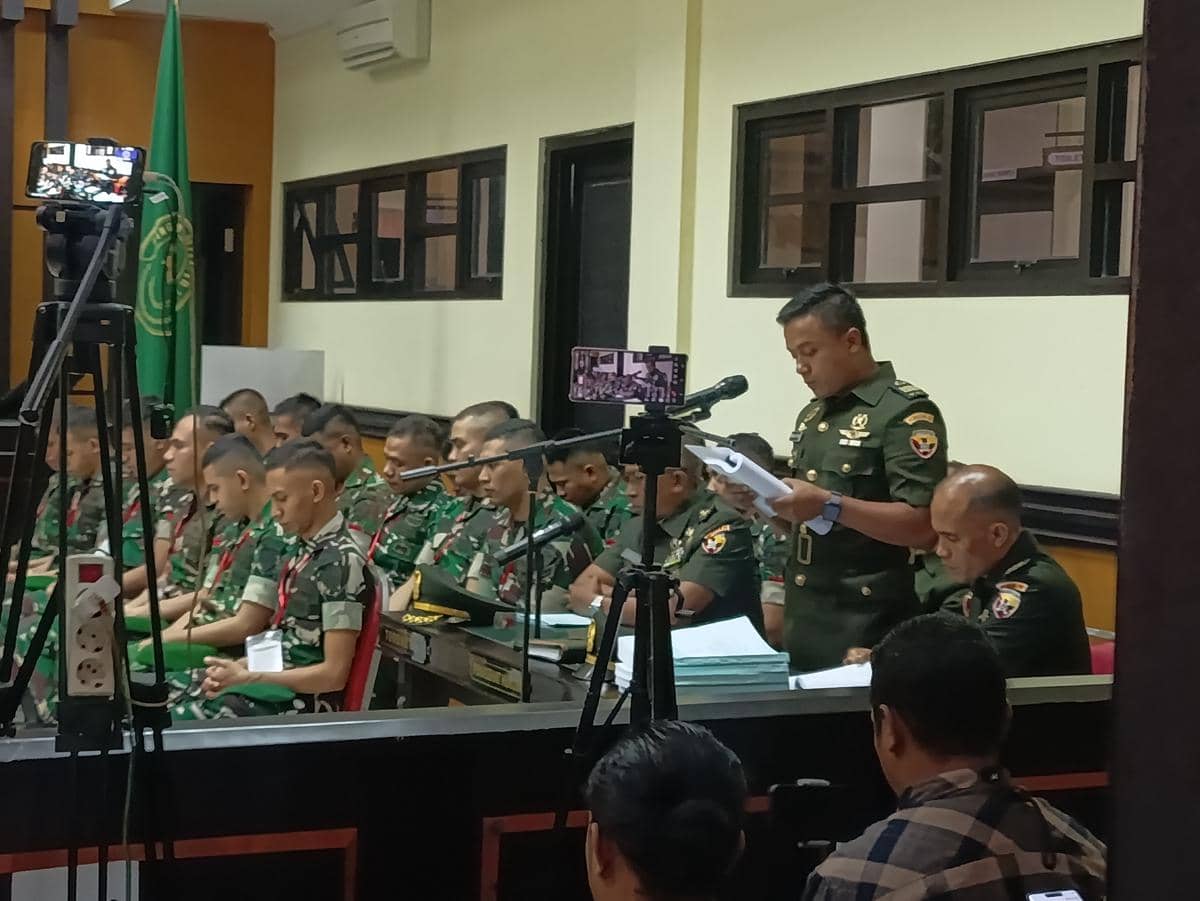 Penasehat hukum terdakwa penganiaya Prada Lucky dalam sidang pleidoi. (IDN Times/Putra Bali Mula)