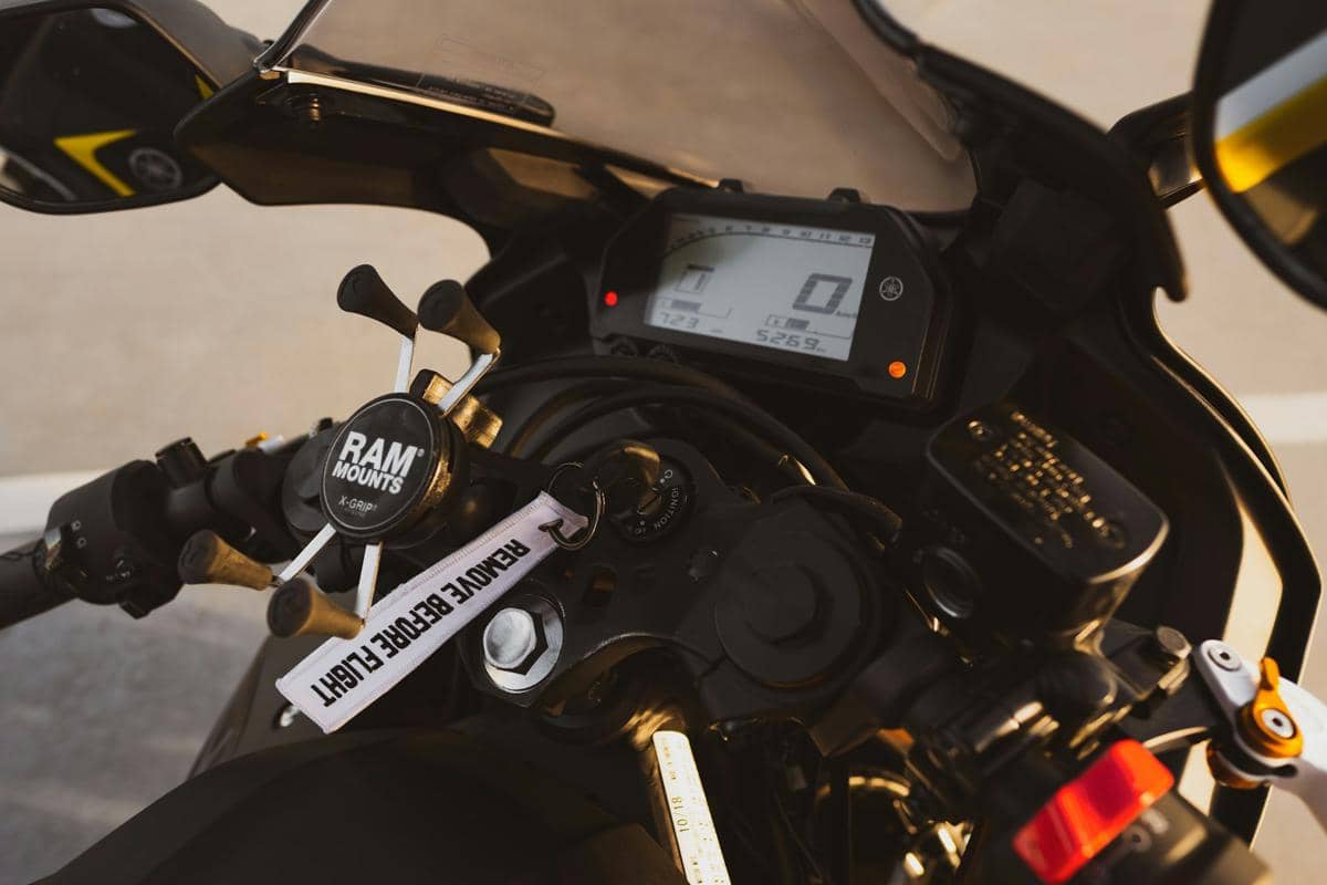 ilustrasi dashboard indikator motor