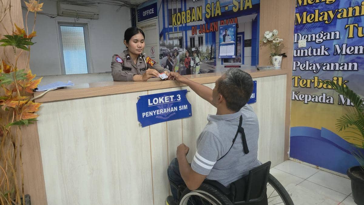 Penyandang Disabilitas saat mendapatkan SIM D