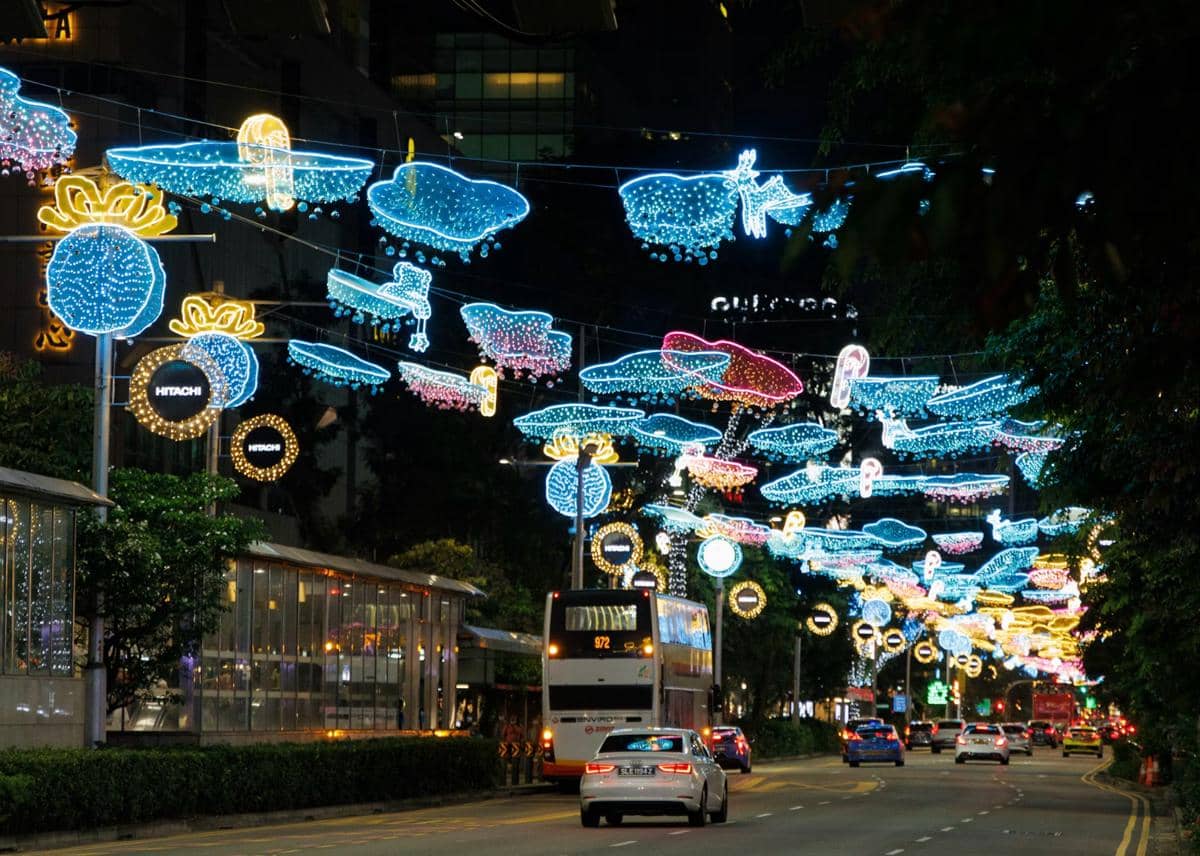 ilustrasi dekorasi Natal di Orchard Road, Singapura