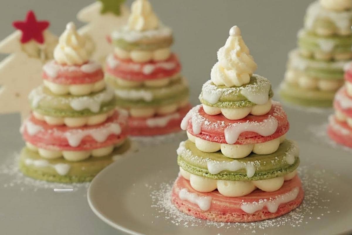 ilustrasi christmas tree macarons