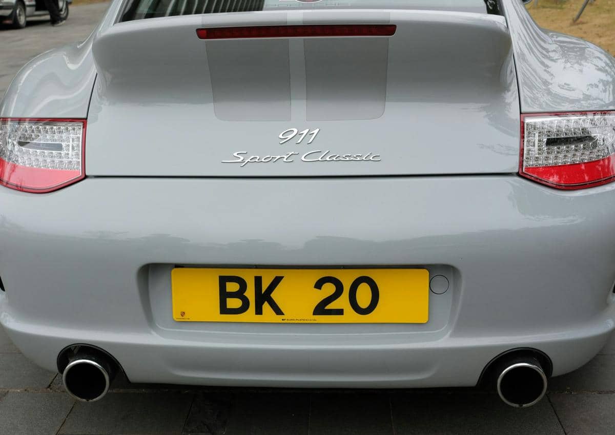 ilustrasi knalpot mobil