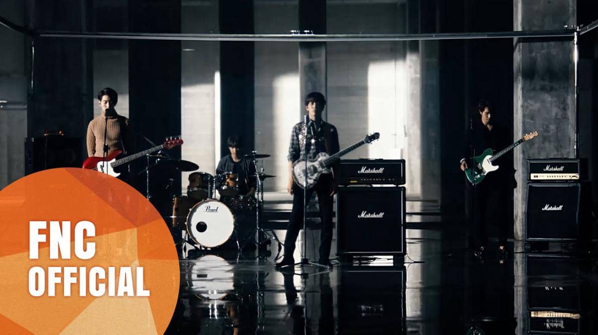 cuplikan MV "Cinderella"