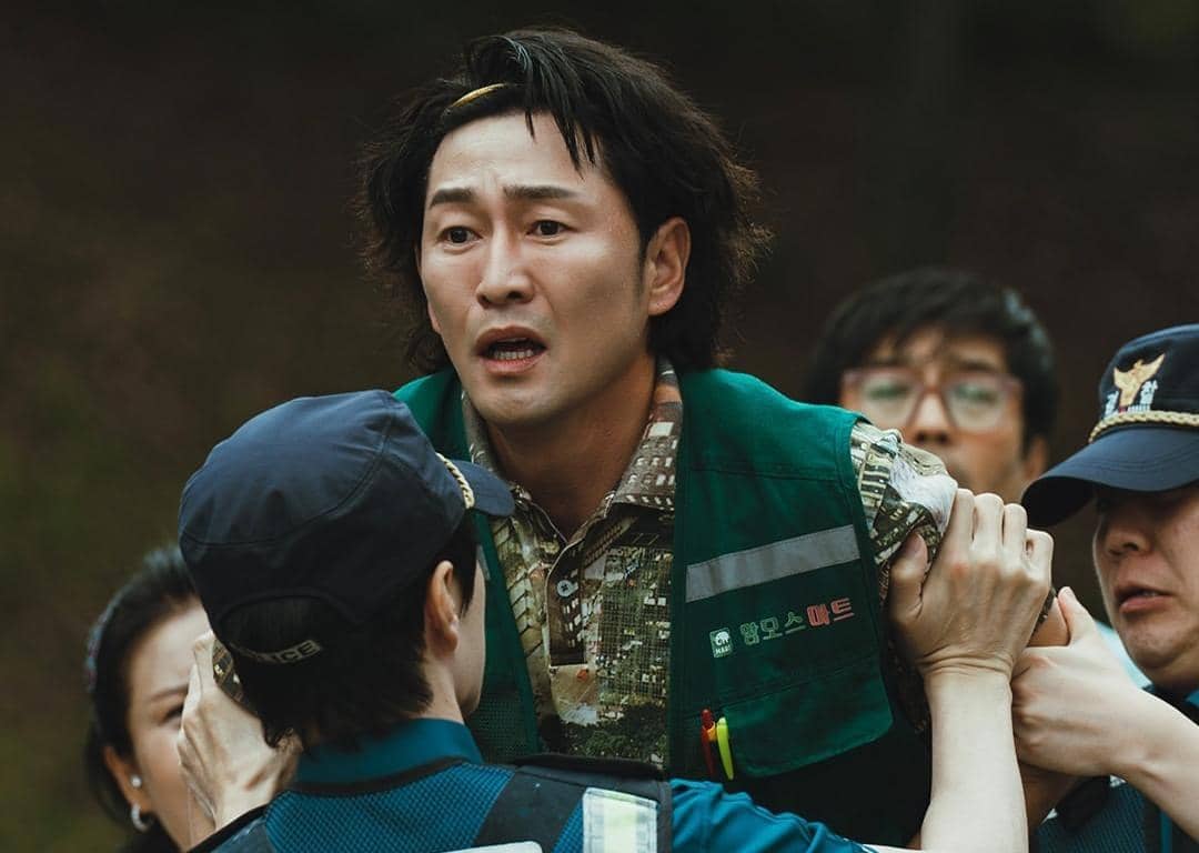 Heo Joon Seok di drama Heroes Next Door