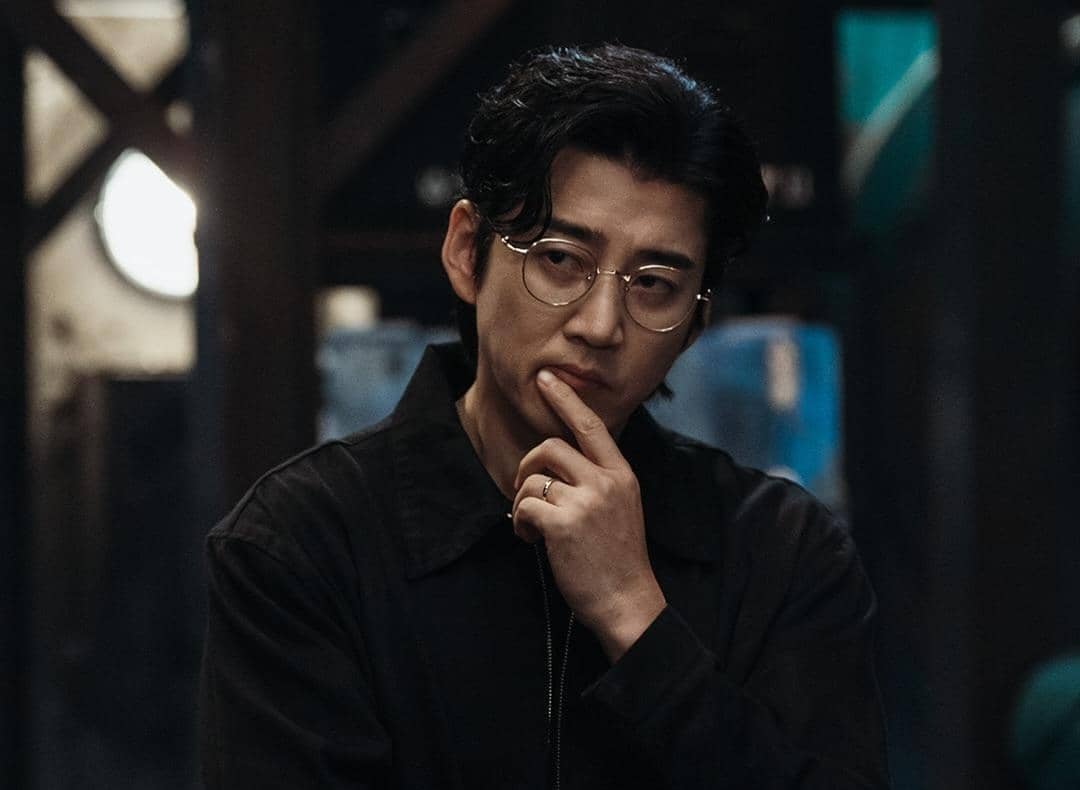 Yoon Kye Sang di drama Heroes Next Door