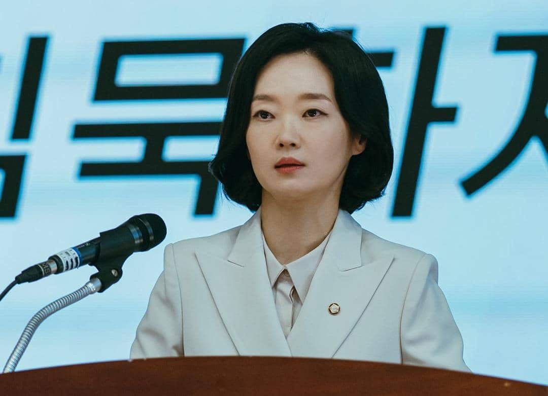 Lee Bong Ryun di drama Heroes Next Door