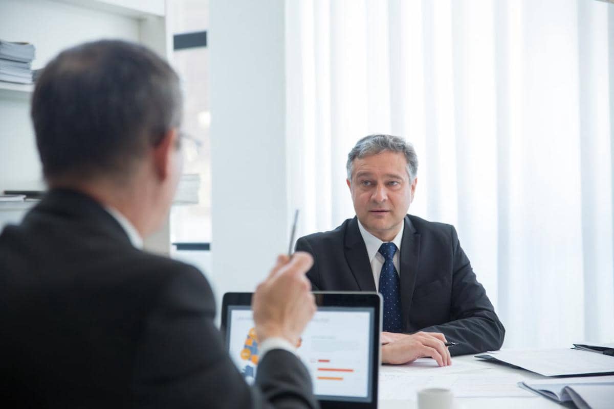 ilustrasi obrolan rekan kerja