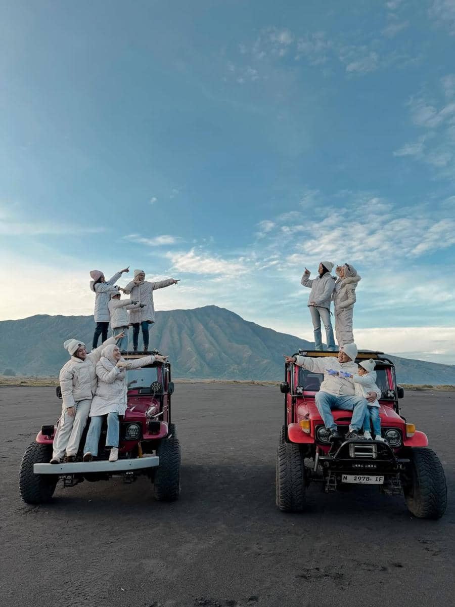 Nabila Taqiyyah dan keluarga liburan ke Gunung Bromo