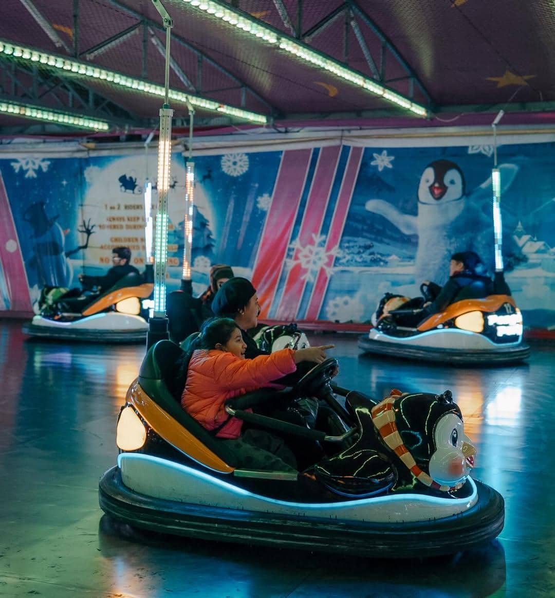 Keluarga Audy Item jalan-jalan ke Winter Wonderland