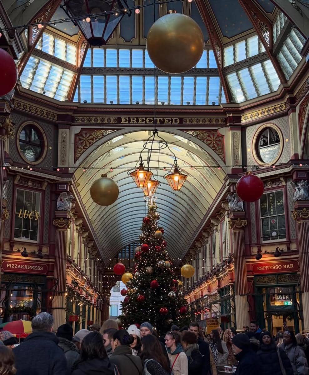 Cathy Sharon menikmati libur natal di London