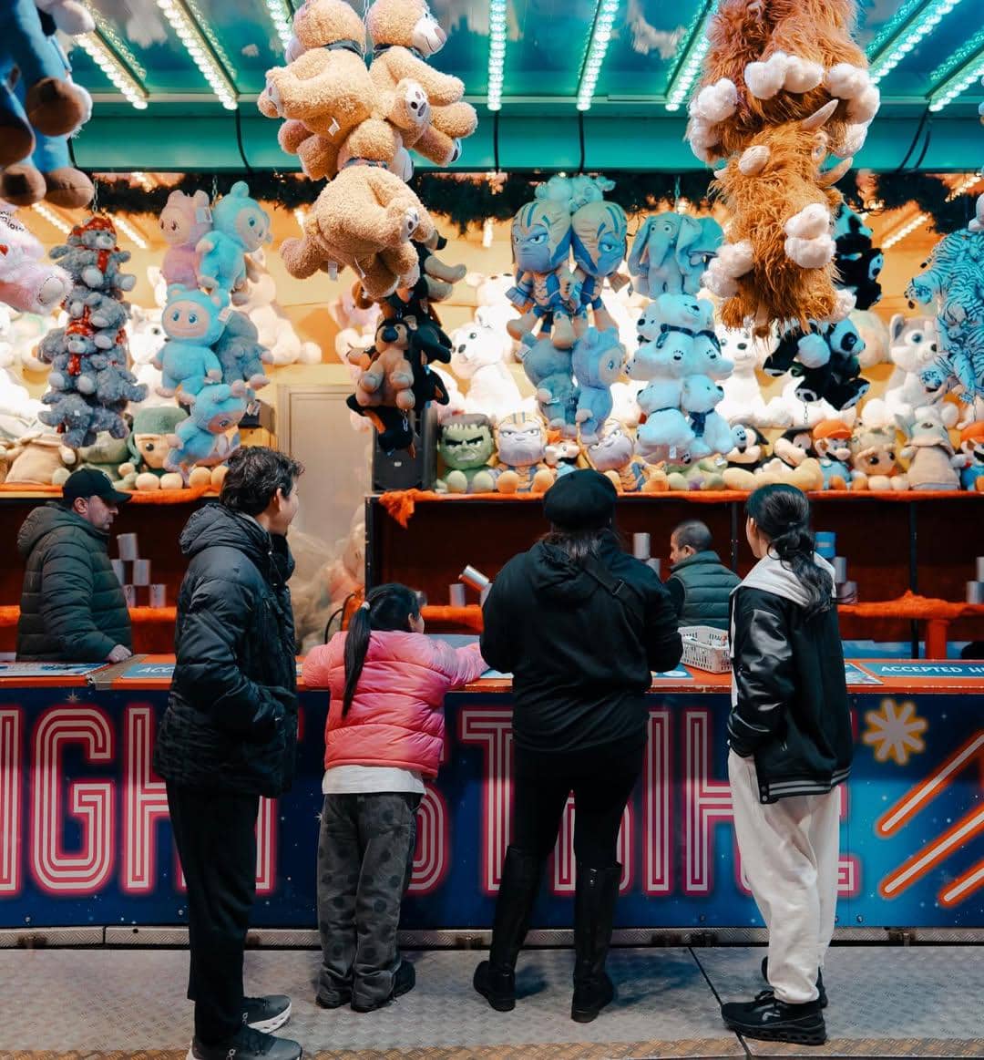 Keluarga Audy Item jalan-jalan ke Winter Wonderland