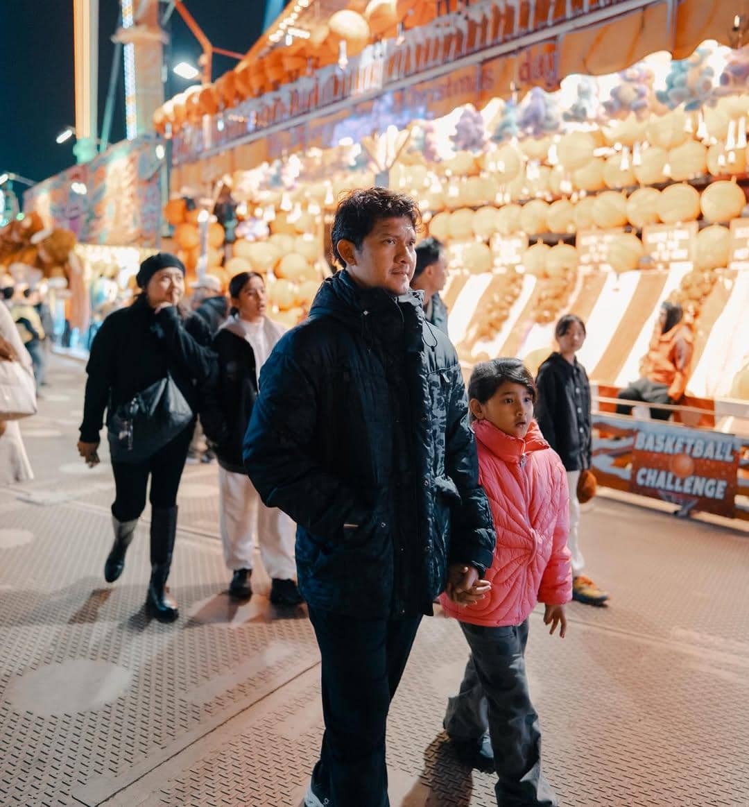 Keluarga Audy Item jalan-jalan ke Winter Wonderland