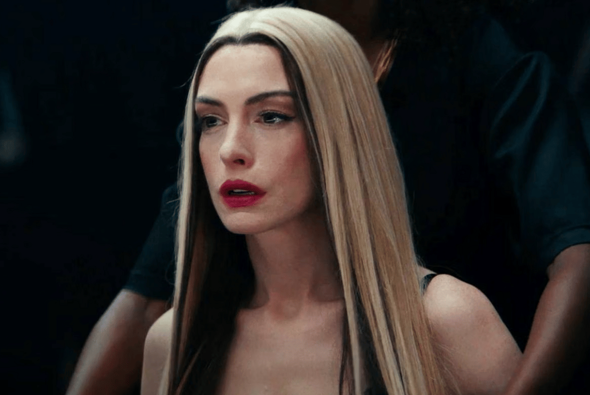 Anne Hathaway dalam Mother Mary