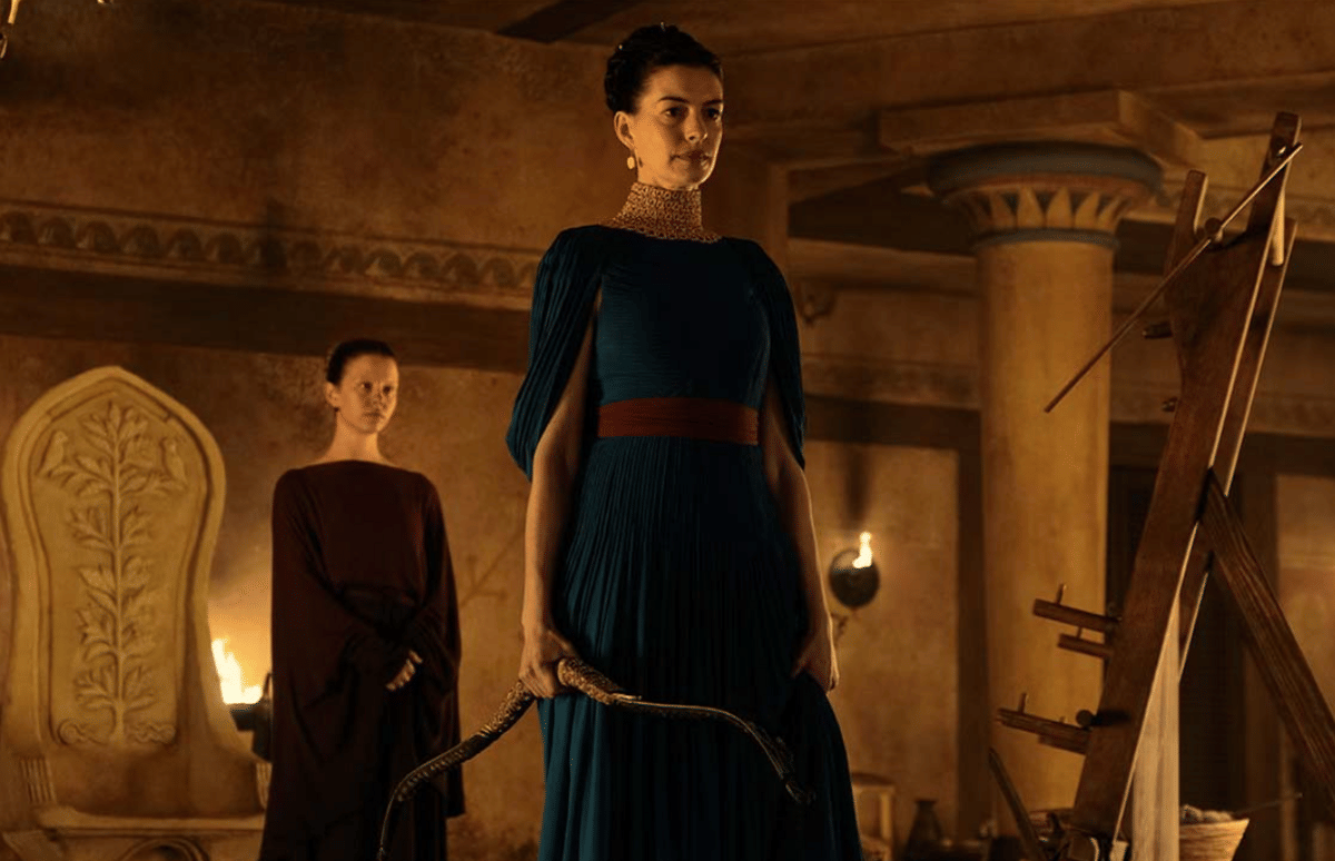 Anne Hathaway dalam The Odyssey