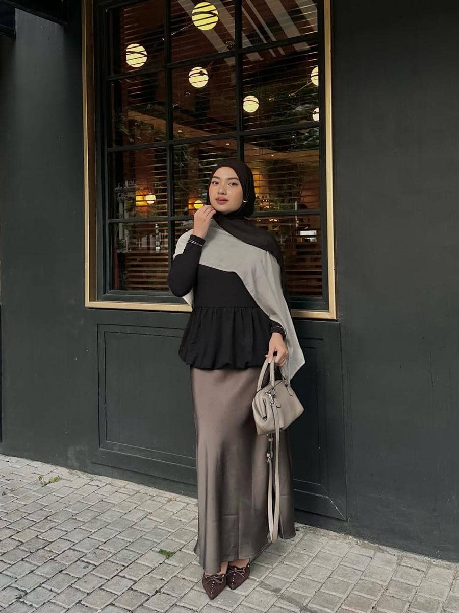 Inspirasi outfit ala Tamara Syarief 