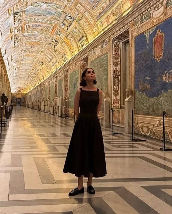 Inspirasi OOTD ala Lily Collins 