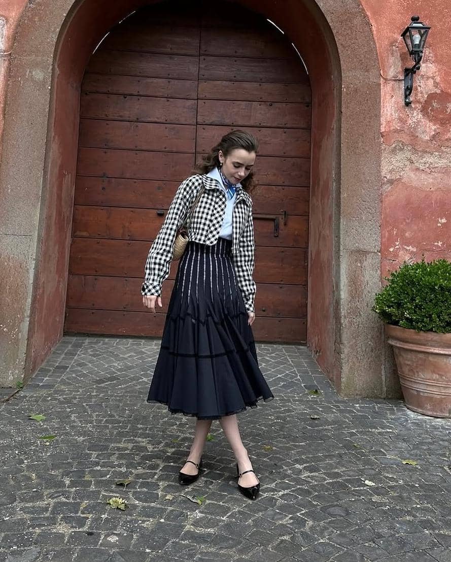 Inspirasi OOTD ala Lily Collins