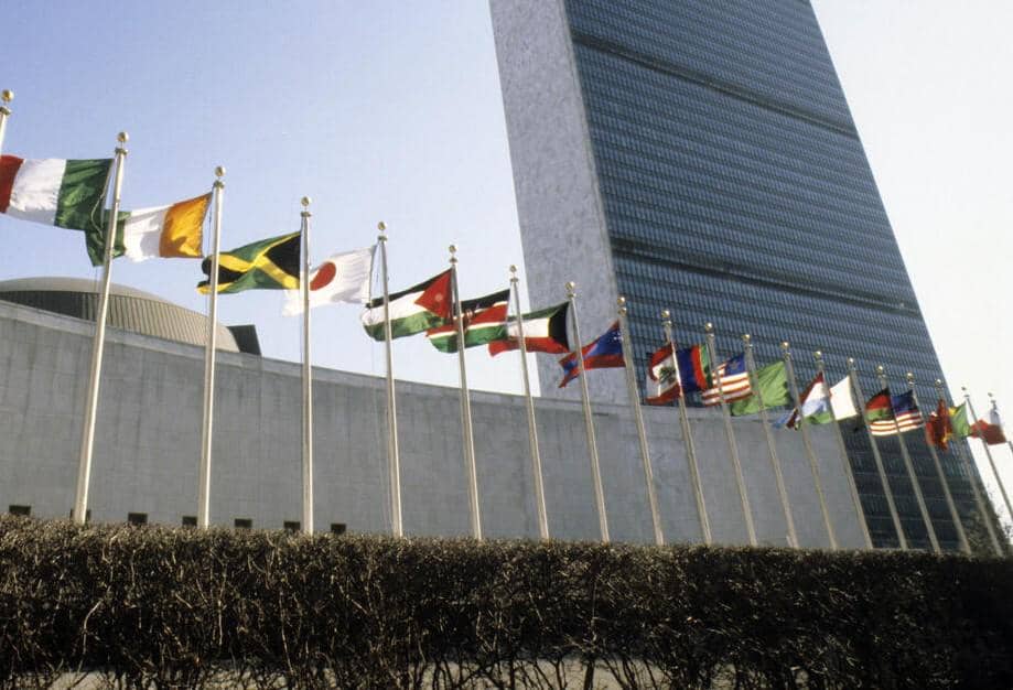 Bendera-bendera di depan markas besar PBB