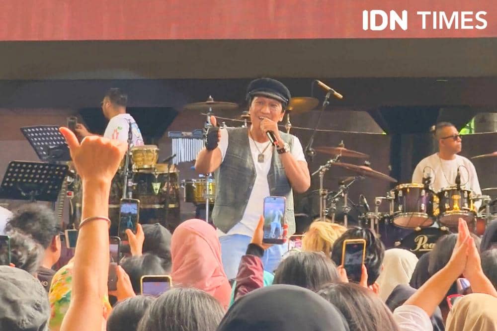 Suasana konser amal kedua 100 Musisi Heal Sumatra di Kemang, Jakarta Selatan, Selasa (16/12/2025)