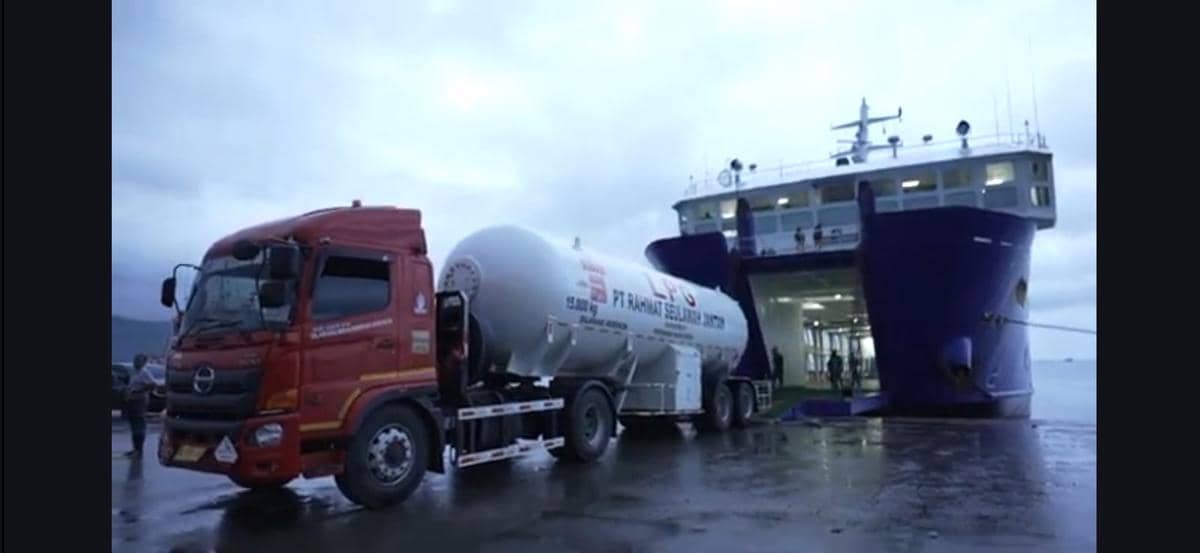 PT Pertamina (Persero) melalui PT Pertamina Patra Niaga menyalurkan pengiriman elpiji melalui jalur laut dengan menyeberangkan mobil tangki LPG (skid tank) dari Lhokseumawe ke Banda Aceh.