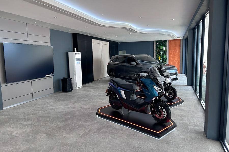 9. Dalam Showroom.jpg