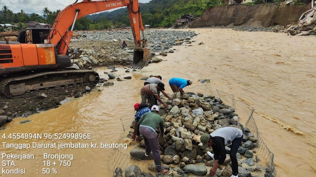 Pemulihan jalan di Aceh