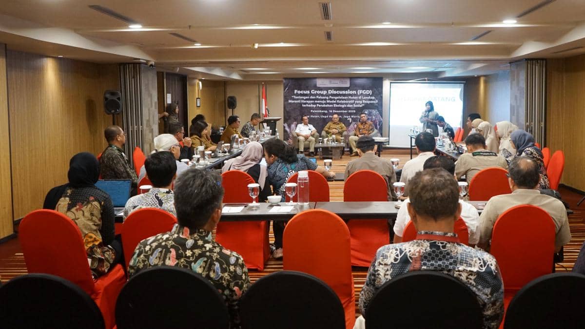 FGD PT Restorasi Ekosistem Indonesia (REKI) dengan Dinas Kehutanan Provinsi Sumsel tentang keberlanjutan hutan hujan dataran rendah yang tersisa di lanskap Meranti-Harapan di Hotel Aston Palembang, Selasa (16/12/2025).