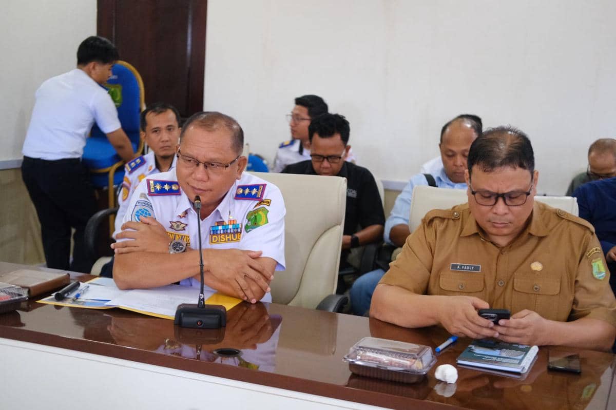 Kepala Dinas Perhubungan Kabupaten Muba, Musni Wijaya saat memimpin rapat terkait instruksi Gubernur jalan hauling batubara.