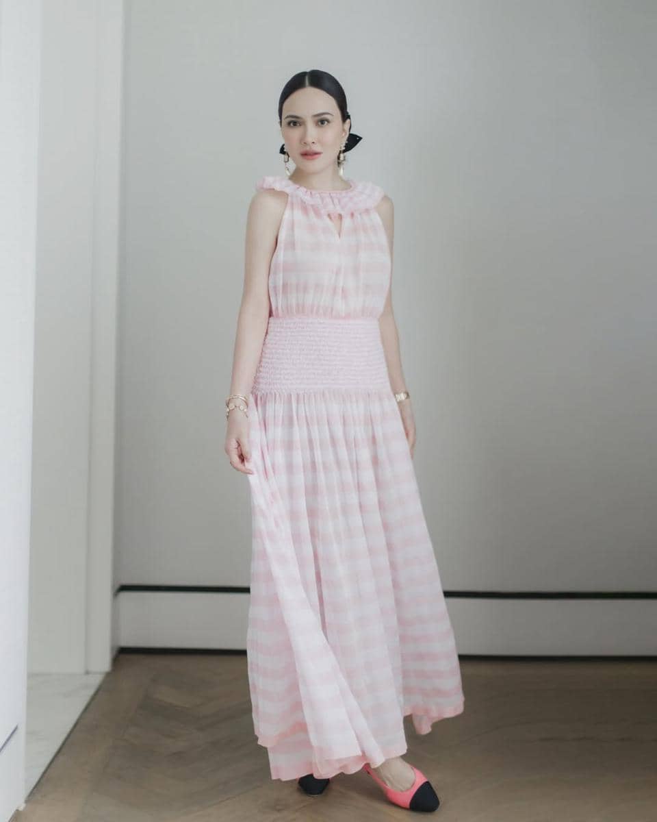 A flush of blush and ready for a crush.