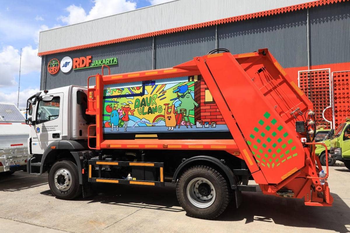 DLH DKI Jakarta perkuat kesiapan operasional Refuse-Derived Fuel (RDF) Plant melalui peluncuran truk compactor tertutup pengangkut sampah
