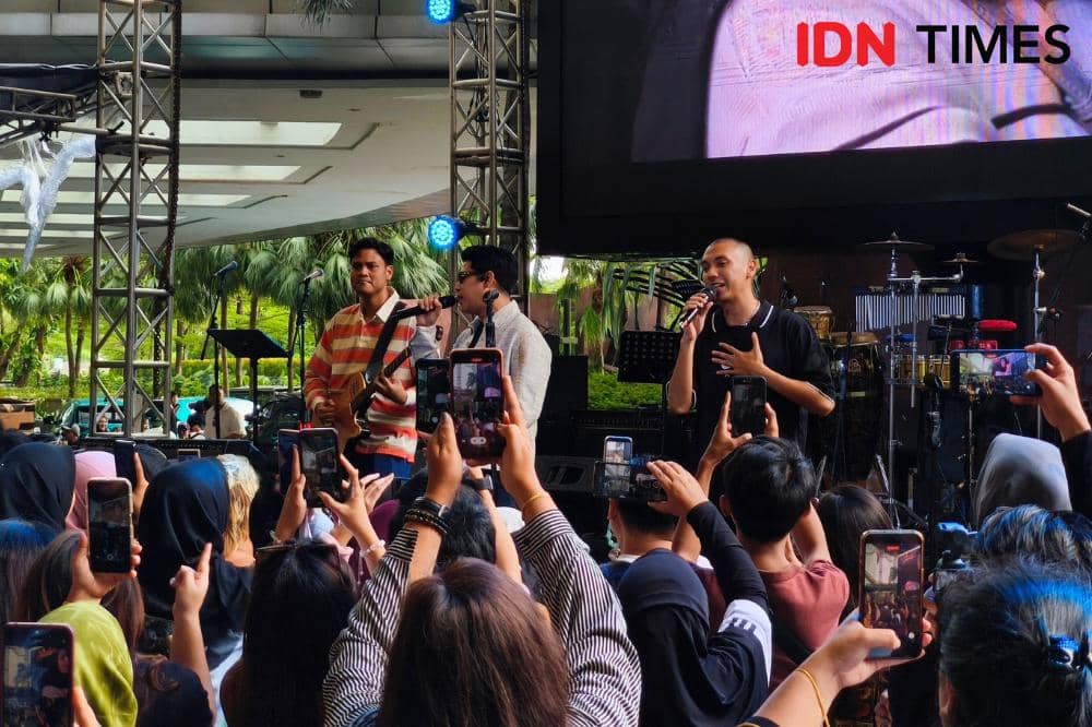 Suasana konser amal kedua 100 Musisi Heal Sumatra di Kemang, Jakarta Selatan, Selasa (16/12/2025)