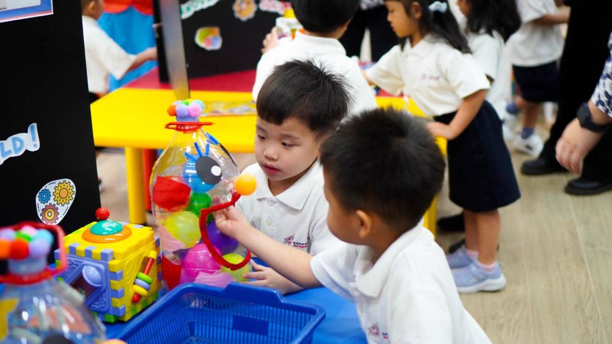 Pelajar Sampoerna Academy dengan salah satu jenis permainan (dok.Samperna Academy)