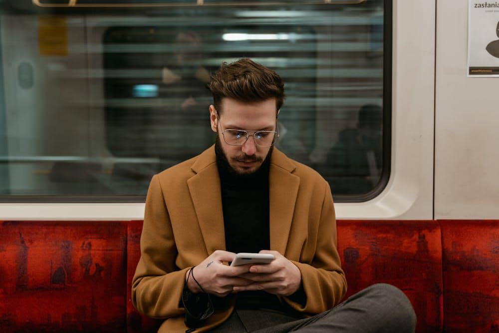 ilustrasi ghosting (pexels.com/MART PRODUCTION)
